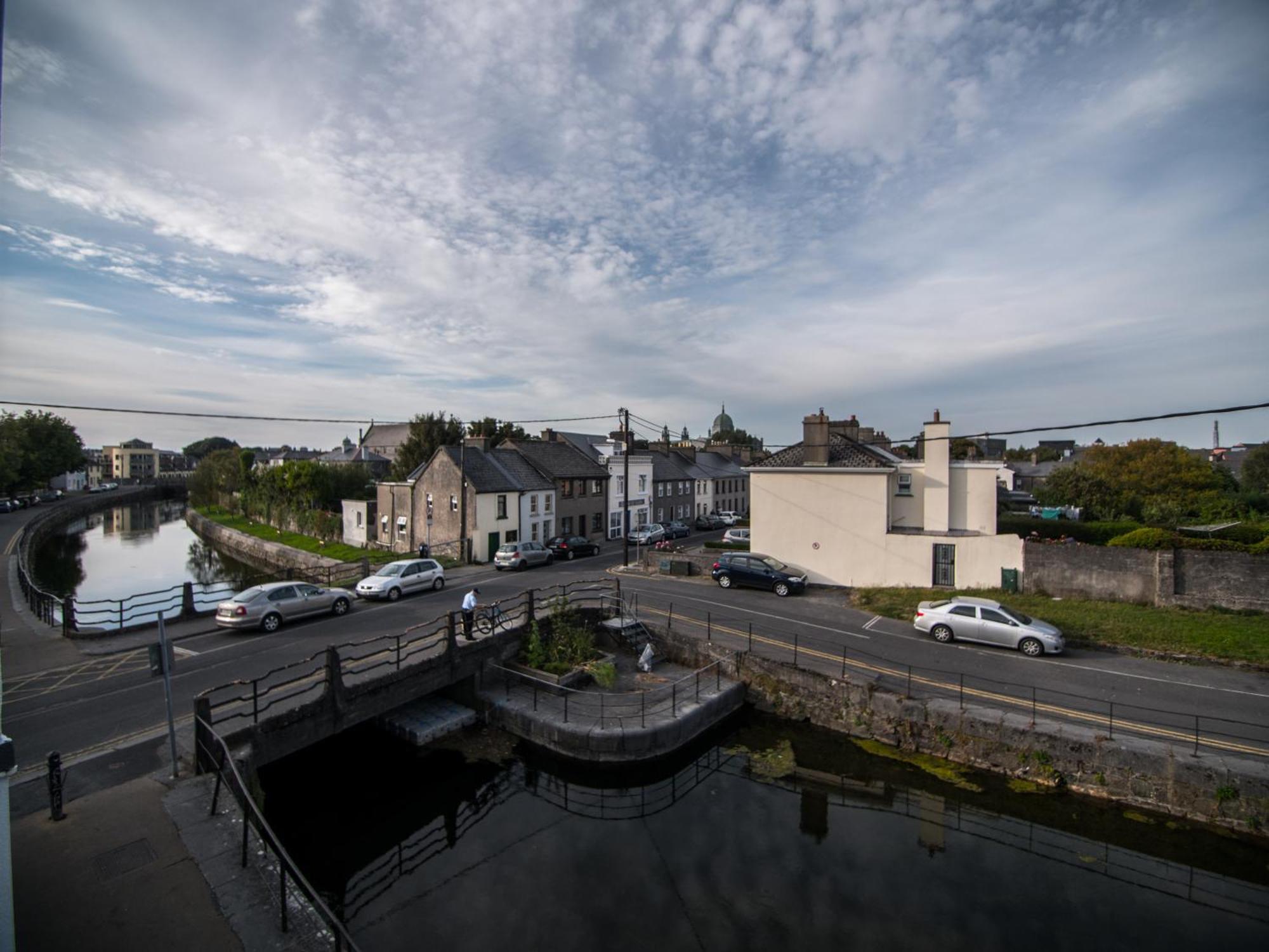 Donegan Court Aparthotel Galway Dış mekan fotoğraf