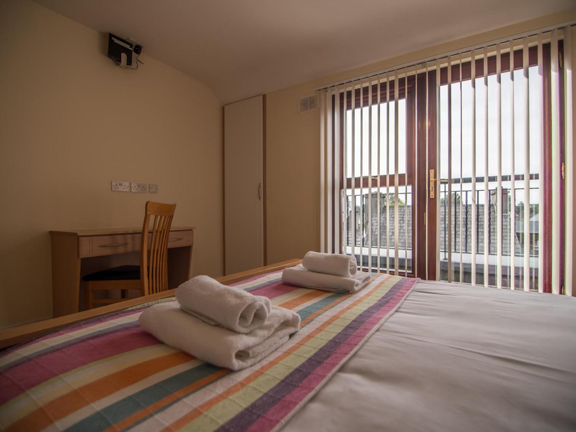 Donegan Court Aparthotel Galway Dış mekan fotoğraf