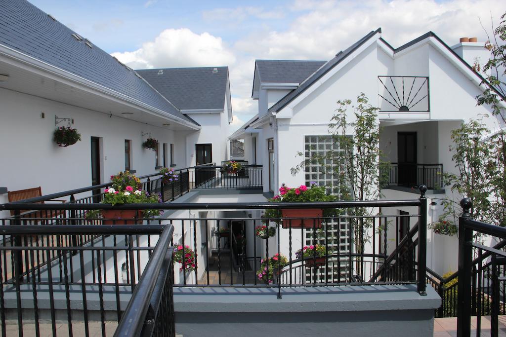 Donegan Court Aparthotel Galway Oda fotoğraf