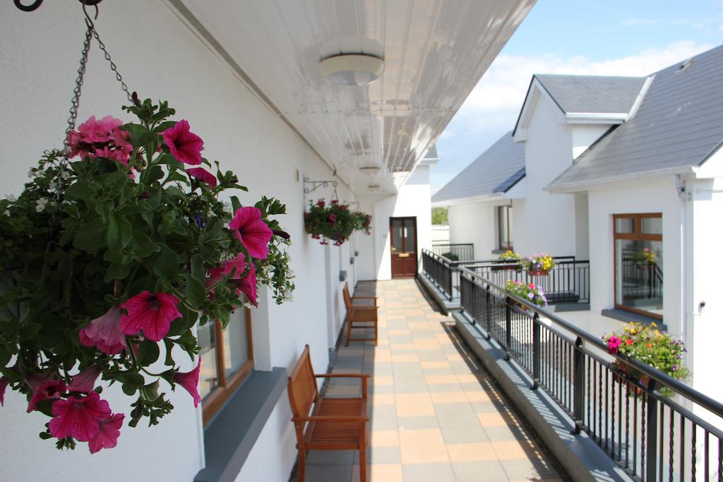 Donegan Court Aparthotel Galway Oda fotoğraf