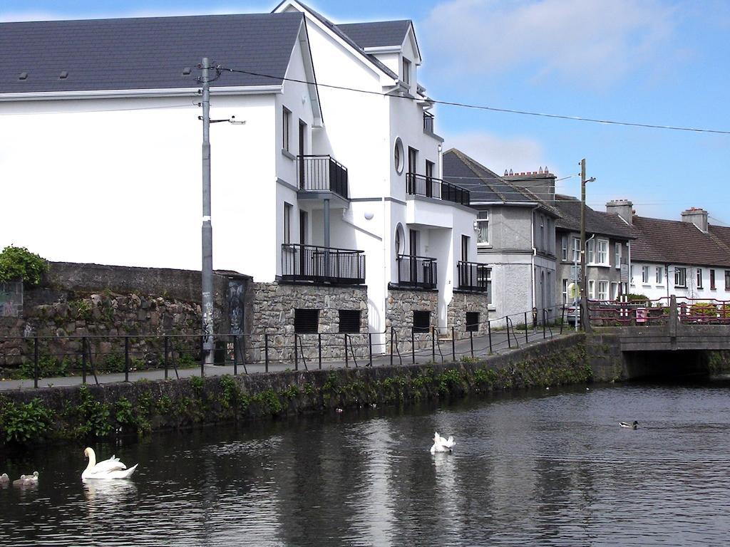 Donegan Court Aparthotel Galway Oda fotoğraf