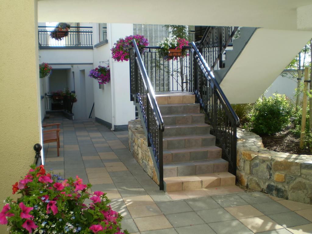 Donegan Court Aparthotel Galway Oda fotoğraf