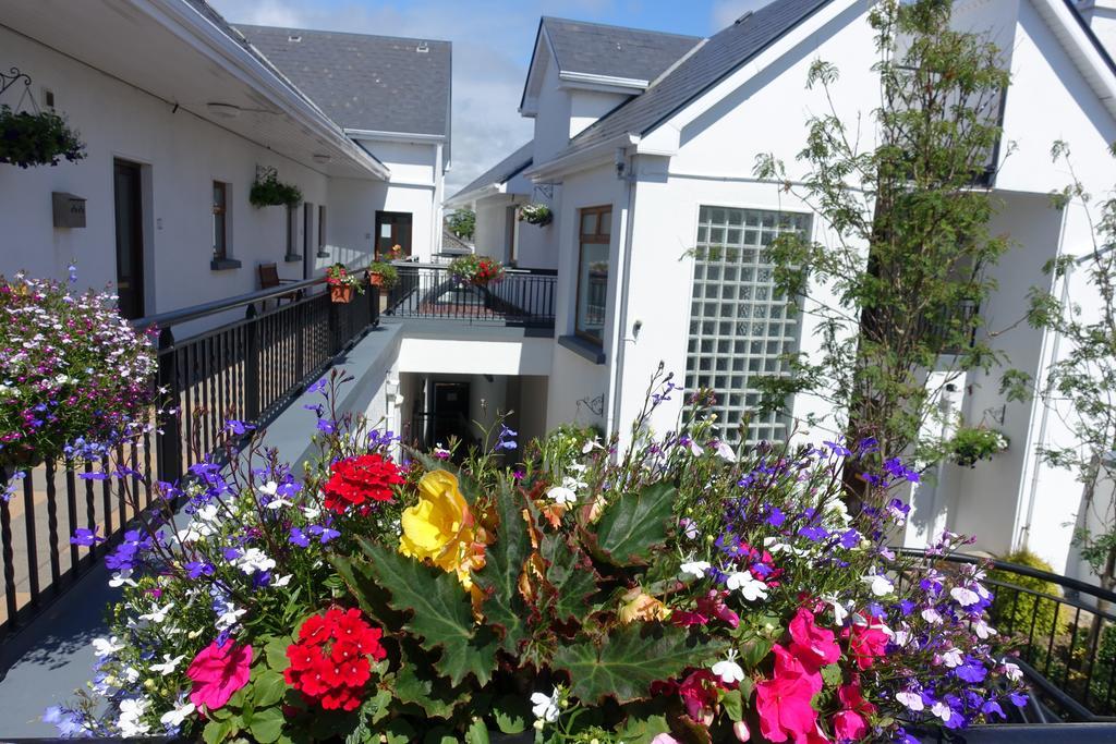 Donegan Court Aparthotel Galway Dış mekan fotoğraf